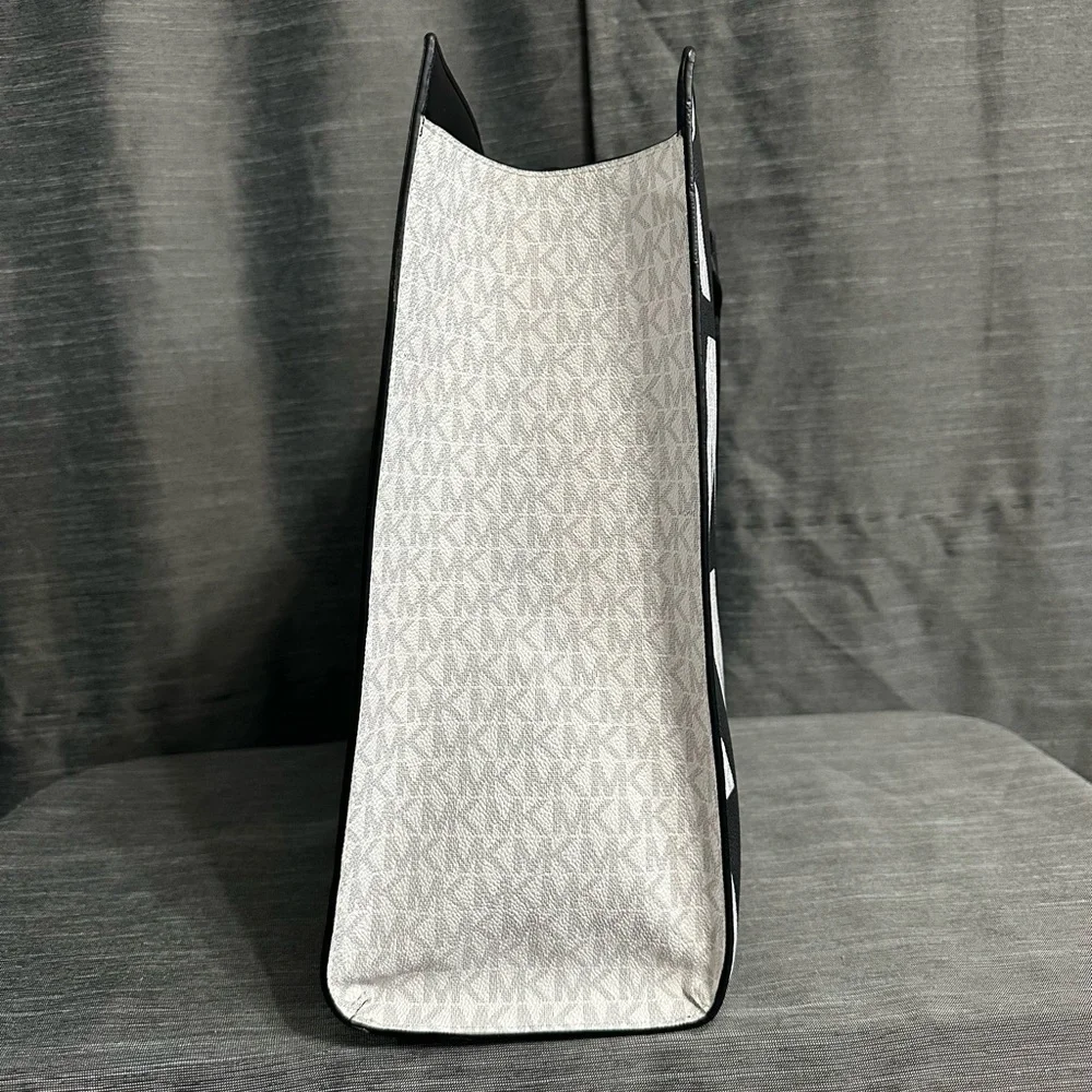 Micheal Kors Everly Tote in Black and White Multi - Picture 3 of 9